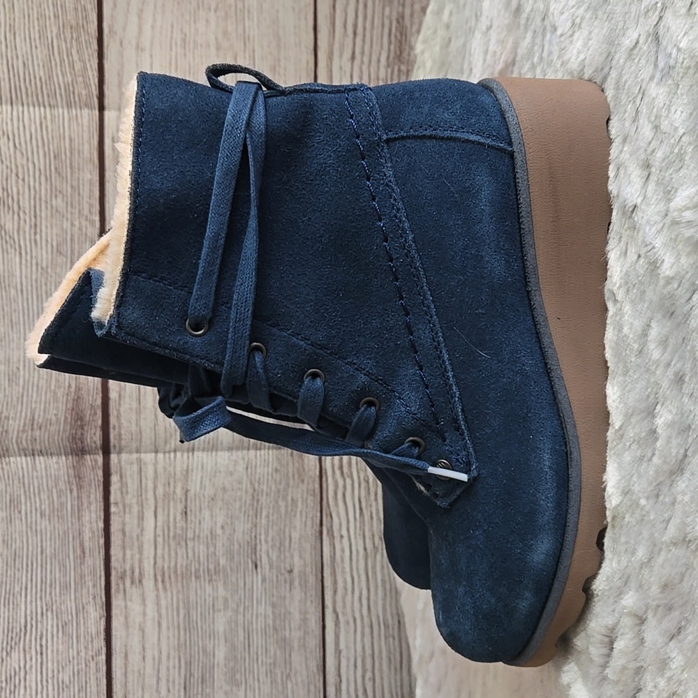 Bearpaw Blue Wedge Winter Boots, Womens Size 6, Great Condition - Picture 3 of 8